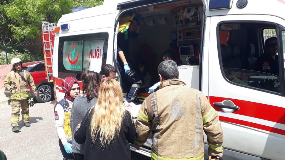 İstanbul'da okulda deney sırasında patlama - 1