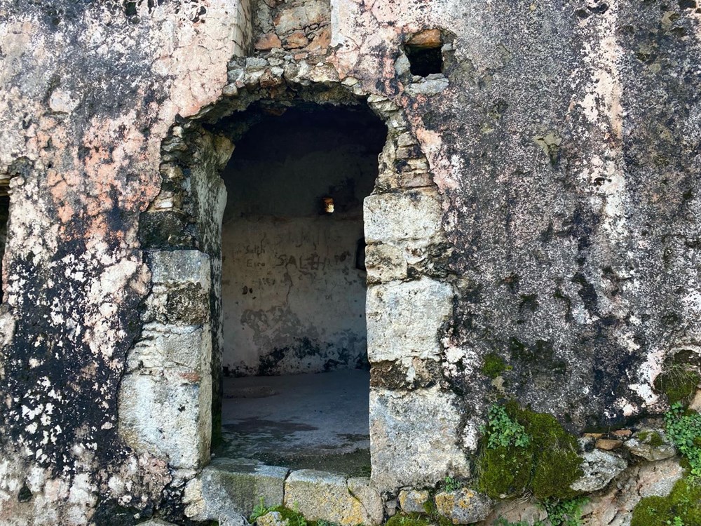 Despite the pandemic, the 'ghost village' is a tourist attraction - 15