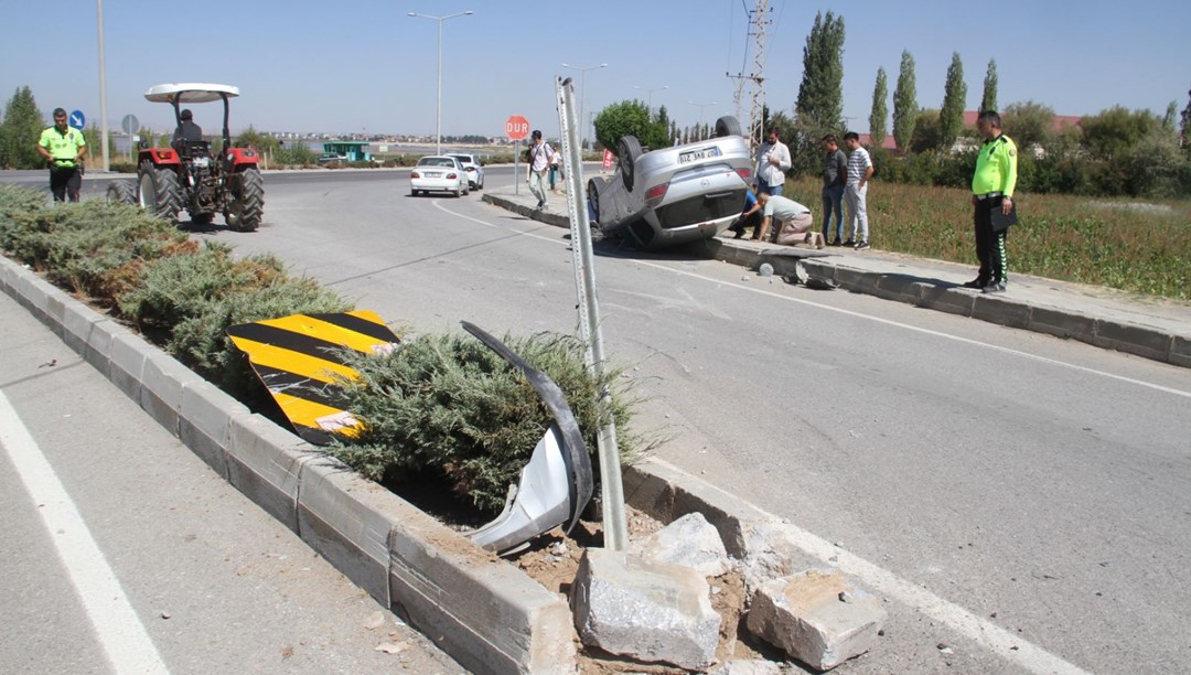 Konya'da otobüs devrildi, sürücü yaralandı