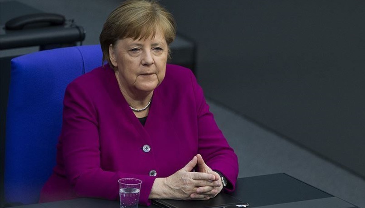 Merkel'den aşıyı bulan Türk doktora övgü