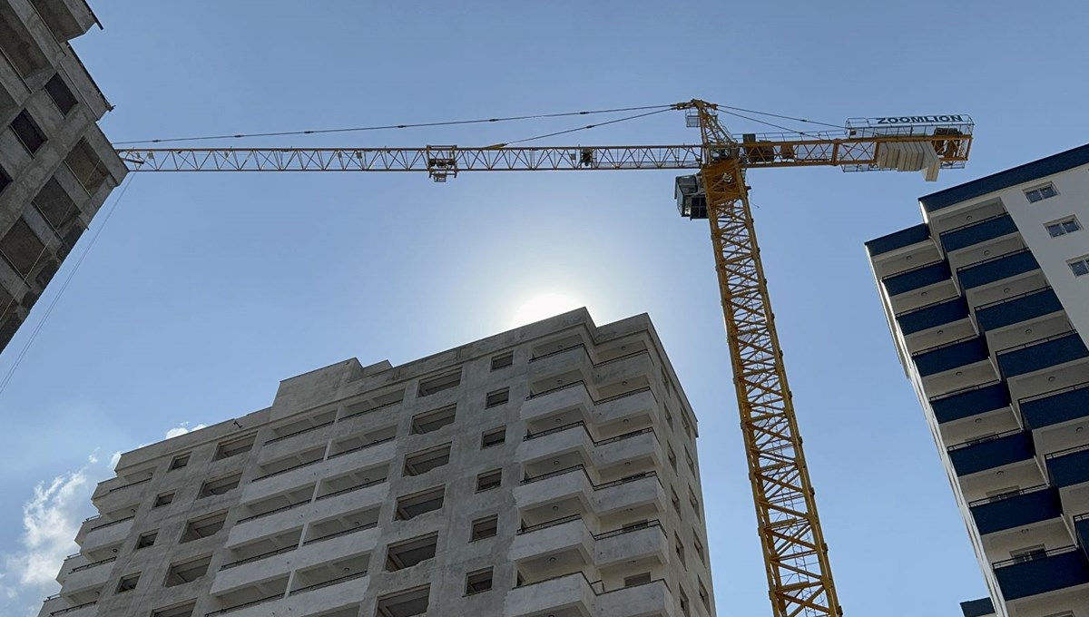Adana'da 2 işçinin öldüğü kazaya ilişkin vinç operatörü tutuklandı Adana'da 2 işçinin öldüğü kazaya ilişkin vinç operatörü tutuklandı