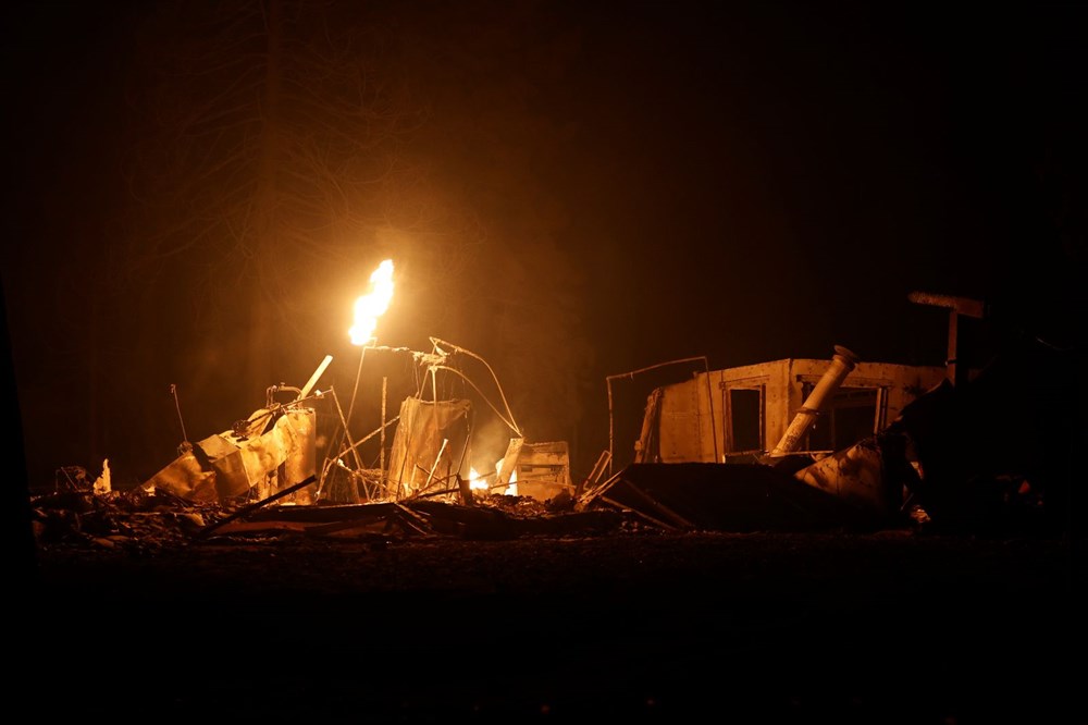 ABD’nin Kaliforniya eyaletinde orman yangınlarıyla mücadele büyüyor: 50 binden fazla evin elektriği kesildi - 2