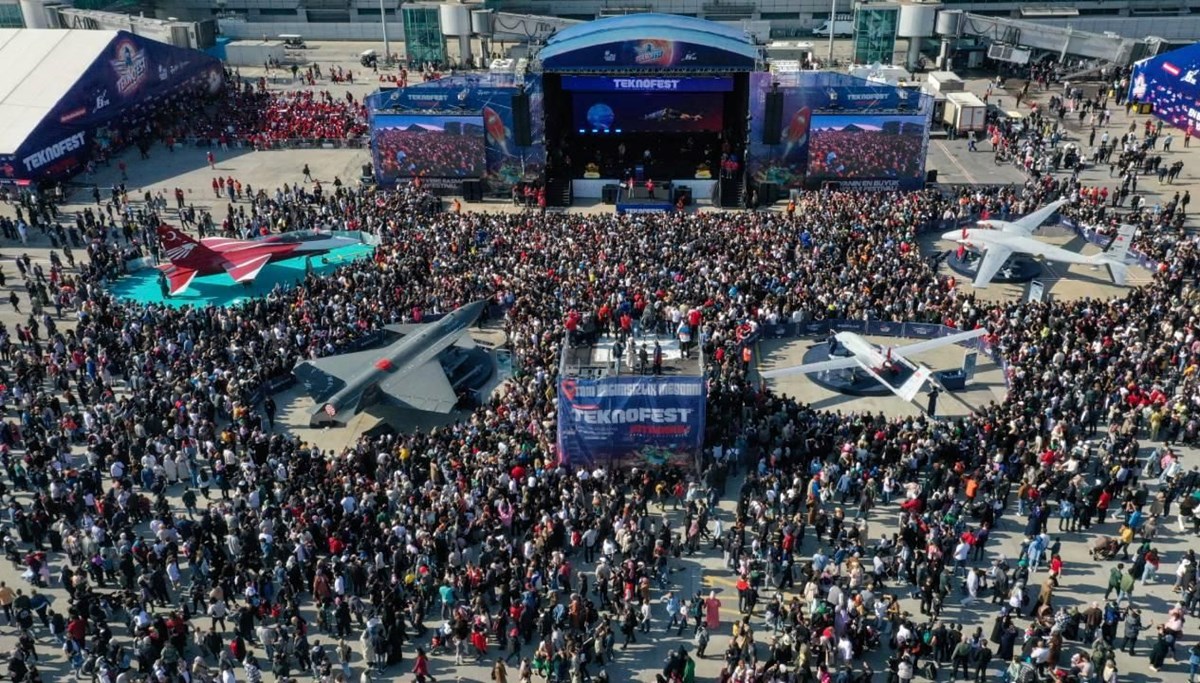 TEKNOFEST'ten 'tam bağımsız Türkiye' marşı TEKNOFEST'ten 'tam bağımsız Türkiye' marşı