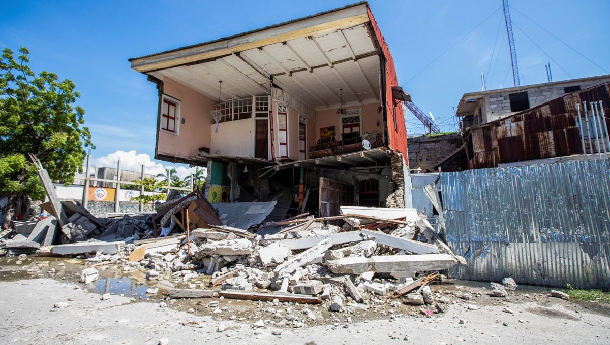 Haiti açıklarında meydana gelen depremde ölenlerin sayısı 1419'a yükseldi
