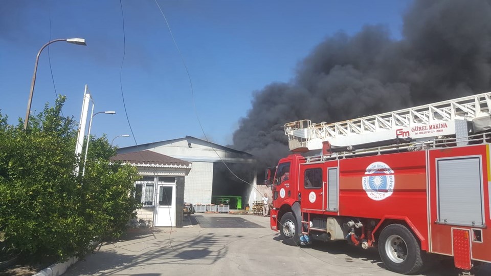 Antalya'da soğuk hava deposunda yangın - 1