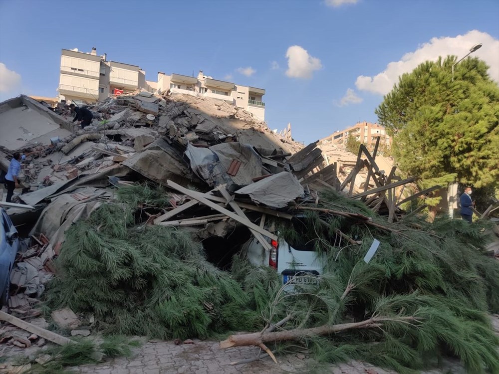 izmir deki 6 6 lik deprem 110 can kaybi 1027 yarali deprem anindan goruntuler son dakika turkiye haberleri ntv haber