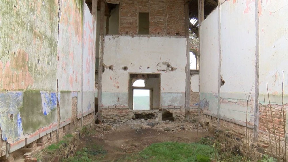 Defineciler tarihi kiliseyi talan etti - 18