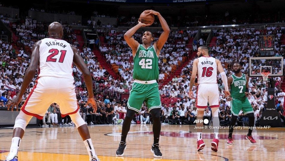 NBA Doğu Konferansı finalinde Celtics, Heat karşısında seriyi 1-1'e getirdi
