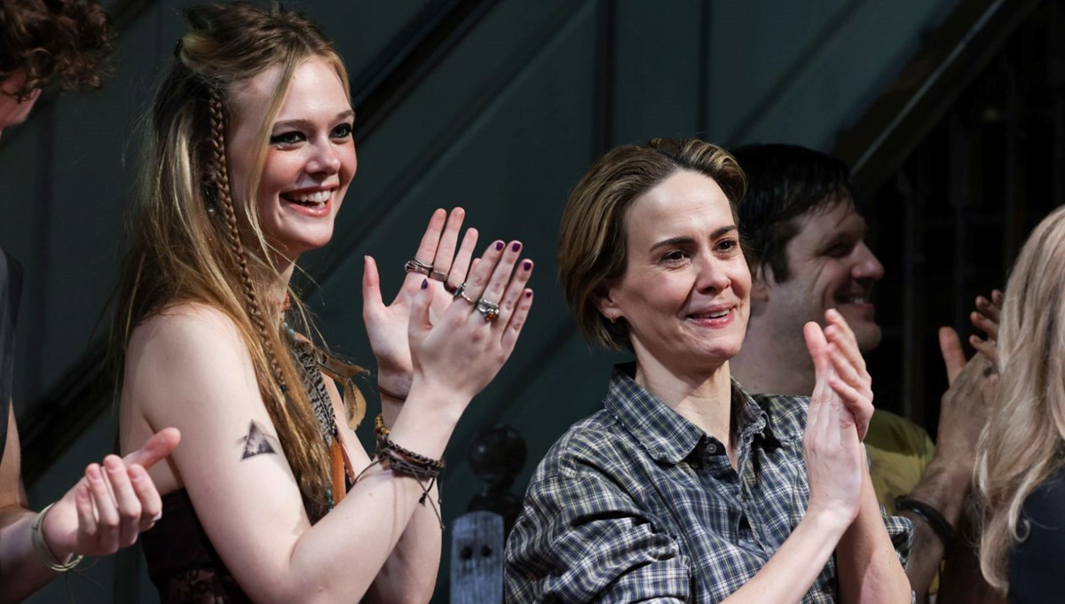 Sarah Paulson ve Elle Fanning'den Broadway gösterisi