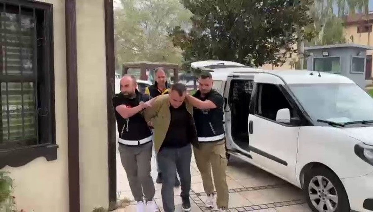 56 yıl hapis cezası bulunan kişi kardeşinin kimliğiyle yakalandı 56 yıl hapis cezası bulunan kişi kardeşinin kimliğiyle yakalandı