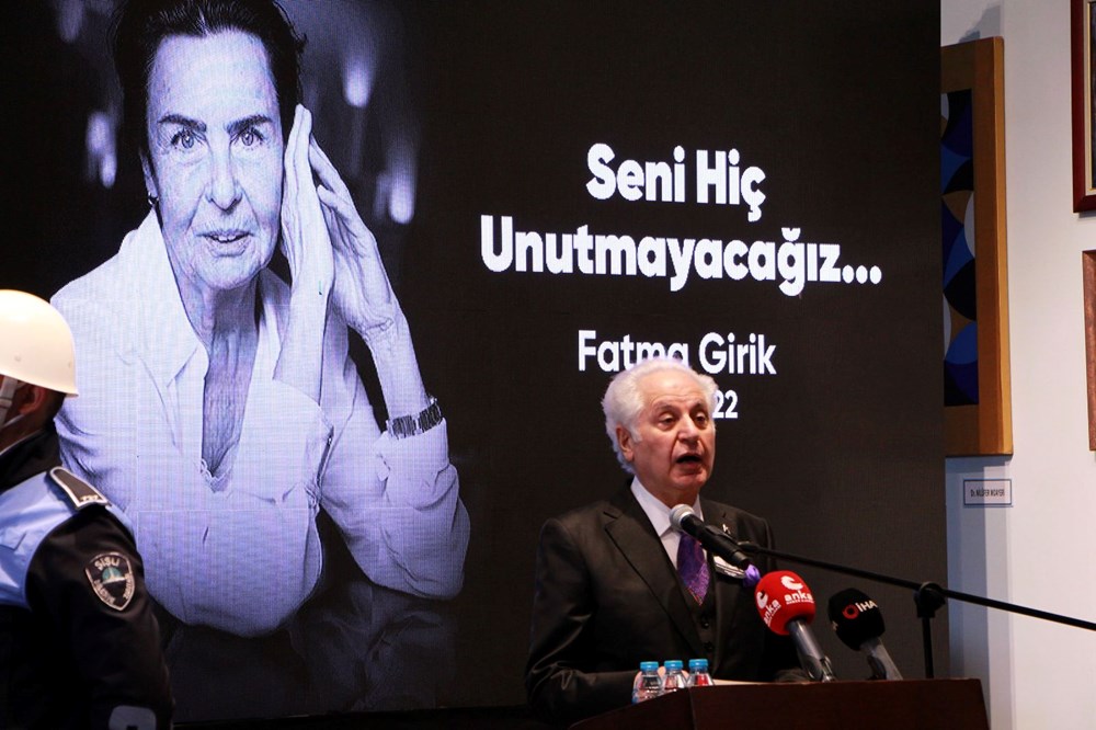 USTA OYUNCU FATMA GİRİK SON YOLCULUĞUNA UĞURLANDI... Usta oyuncu Fatma Girik son yolculuğuna uğurlandı - 4