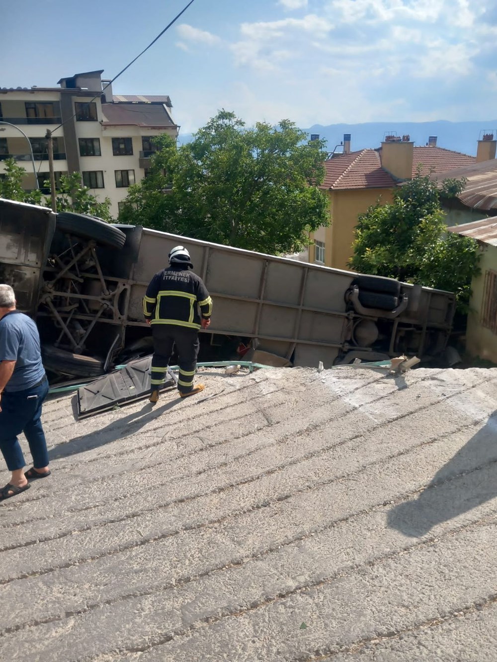 Karaman'da tur otobüsü devrildi: 3'ü ağır 26 kişi yaralandı - 3