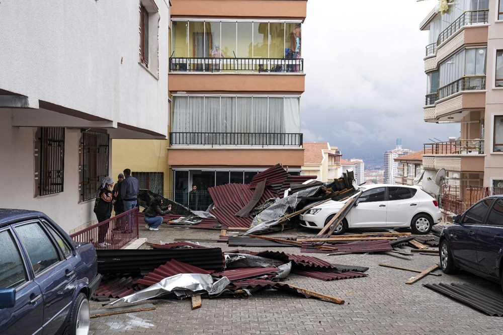 Yurdu fırtına vurdu: Antalya’da rüzgarın hızı 118 kilometreye ulaştı, İstanbul ve Ankara’da ağaçlar devrildi - 15