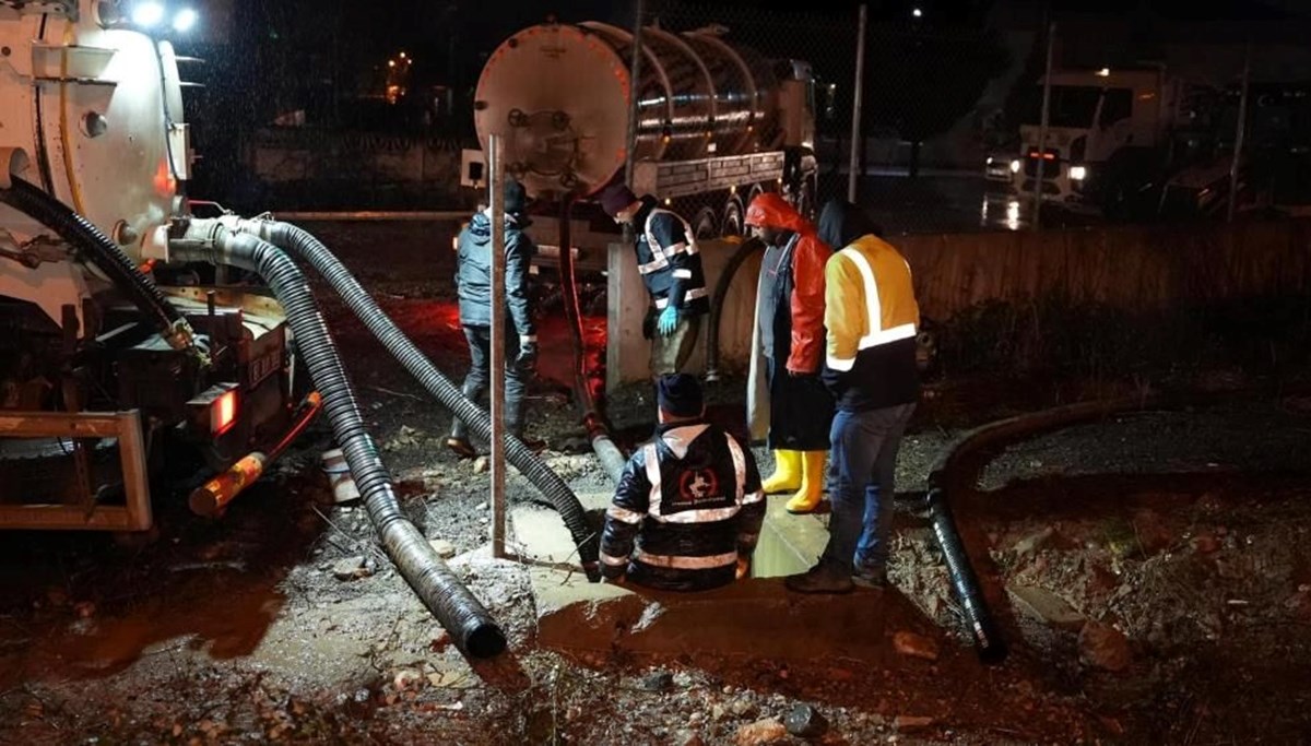 Düzce’de şehir geneline su verilemiyor: Arızaya ekipler müdahale ediyor Düzce’de şehir geneline su verilemiyor: Arızaya ekipler müdahale ediyor
