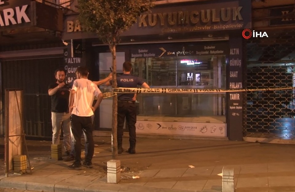 İstanbul’da maskeli kuyumcu soygunu (Lüks ciple geldiler, altınları çalıp gittiler) - 2
