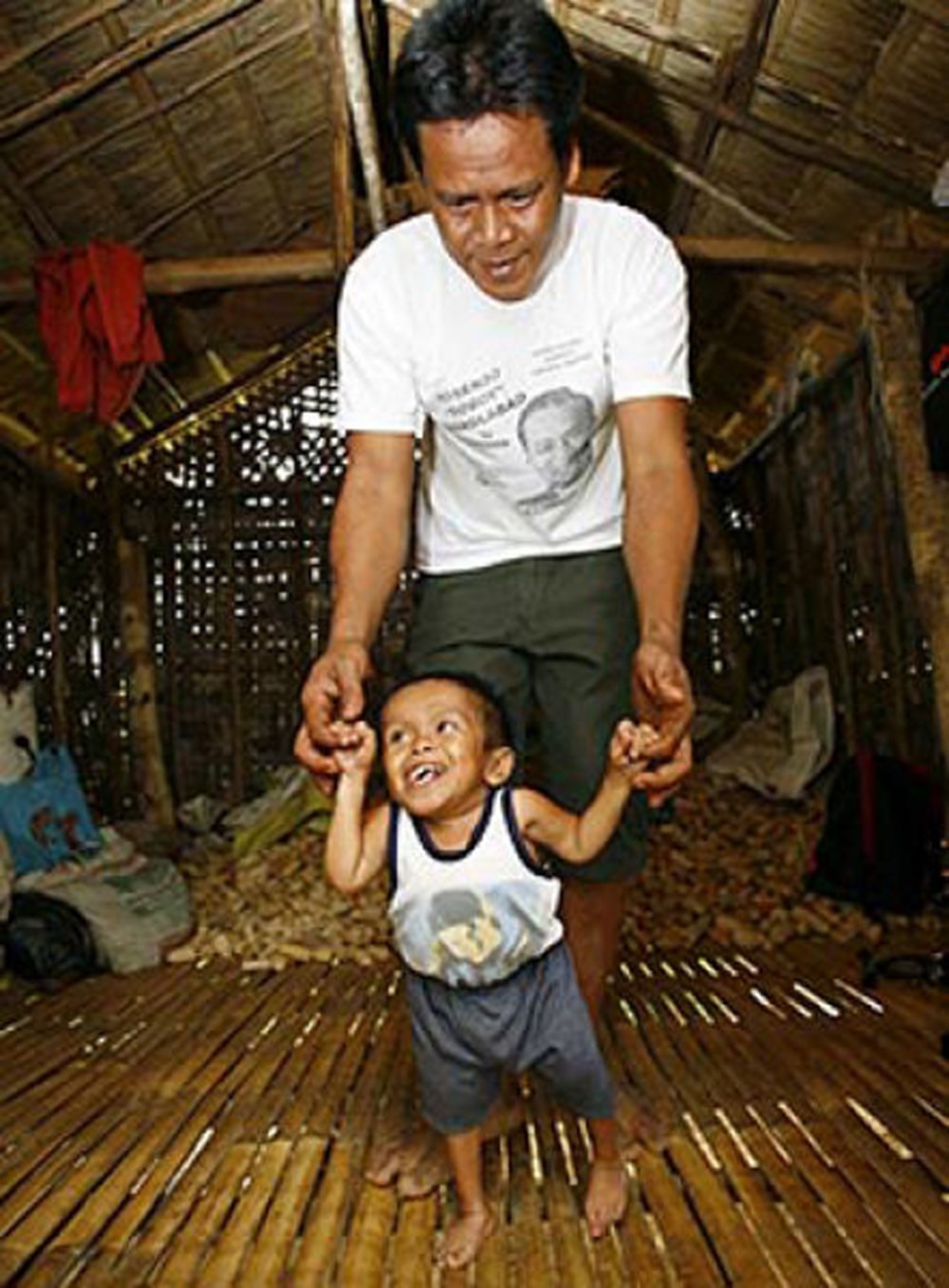 Самого взрослого человека. Джунри Балуингу. Самый маленький человек в мире. Самый маленький человек на планете. Самый низкий человек на земле.