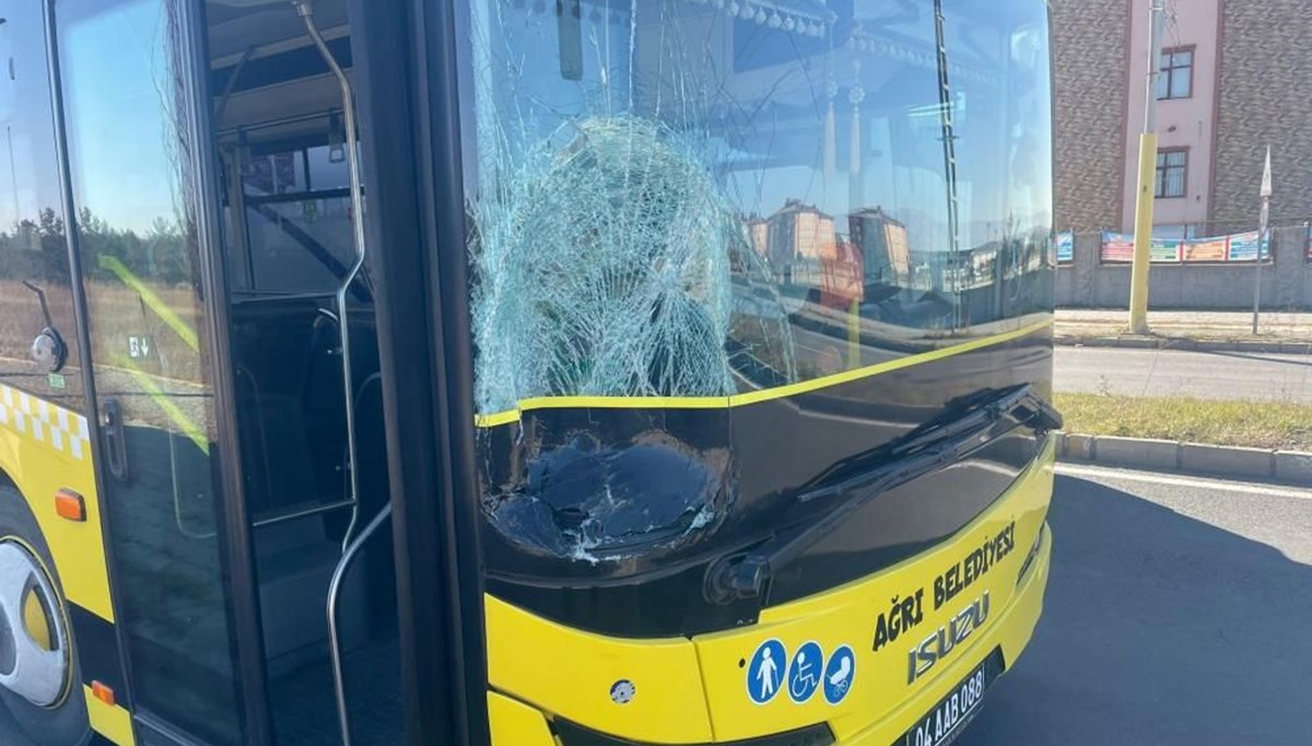 Halk otobüsünün çarptığı iki kişi hayatını kaybetti Halk otobüsünün çarptığı iki kişi hayatını kaybetti