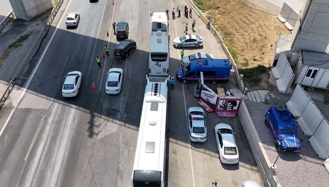 "Kilit kavşakta" sıkı denetim: Otobüsler tek tek durduruldu