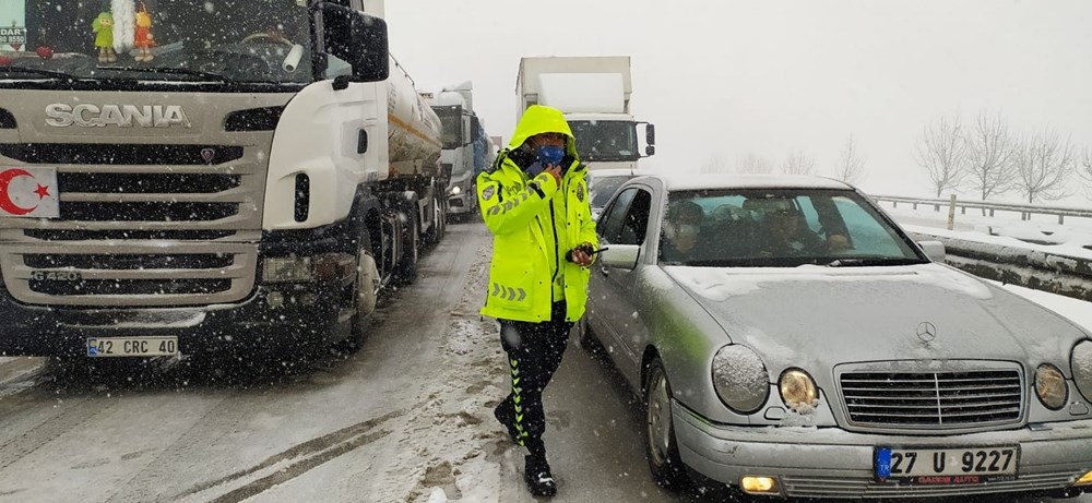 Bursa-İzmir karayolu kaza ve tipi sebebiyle trafiğe kapandı - 1