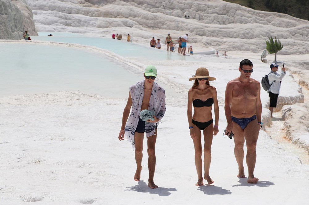 'Beyaz cennet' Pamukkale turistlere kaldı - 15