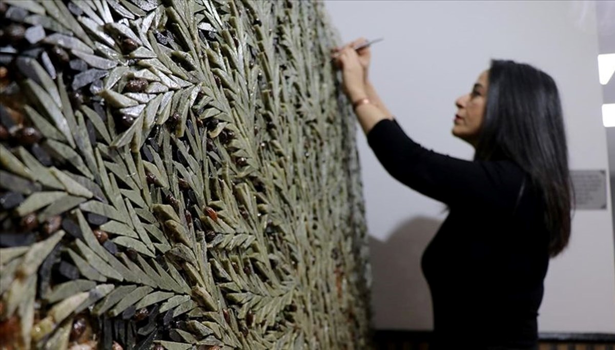 500 bin doğal taşla 3 boyutlu zeytin ağacı mozaiği