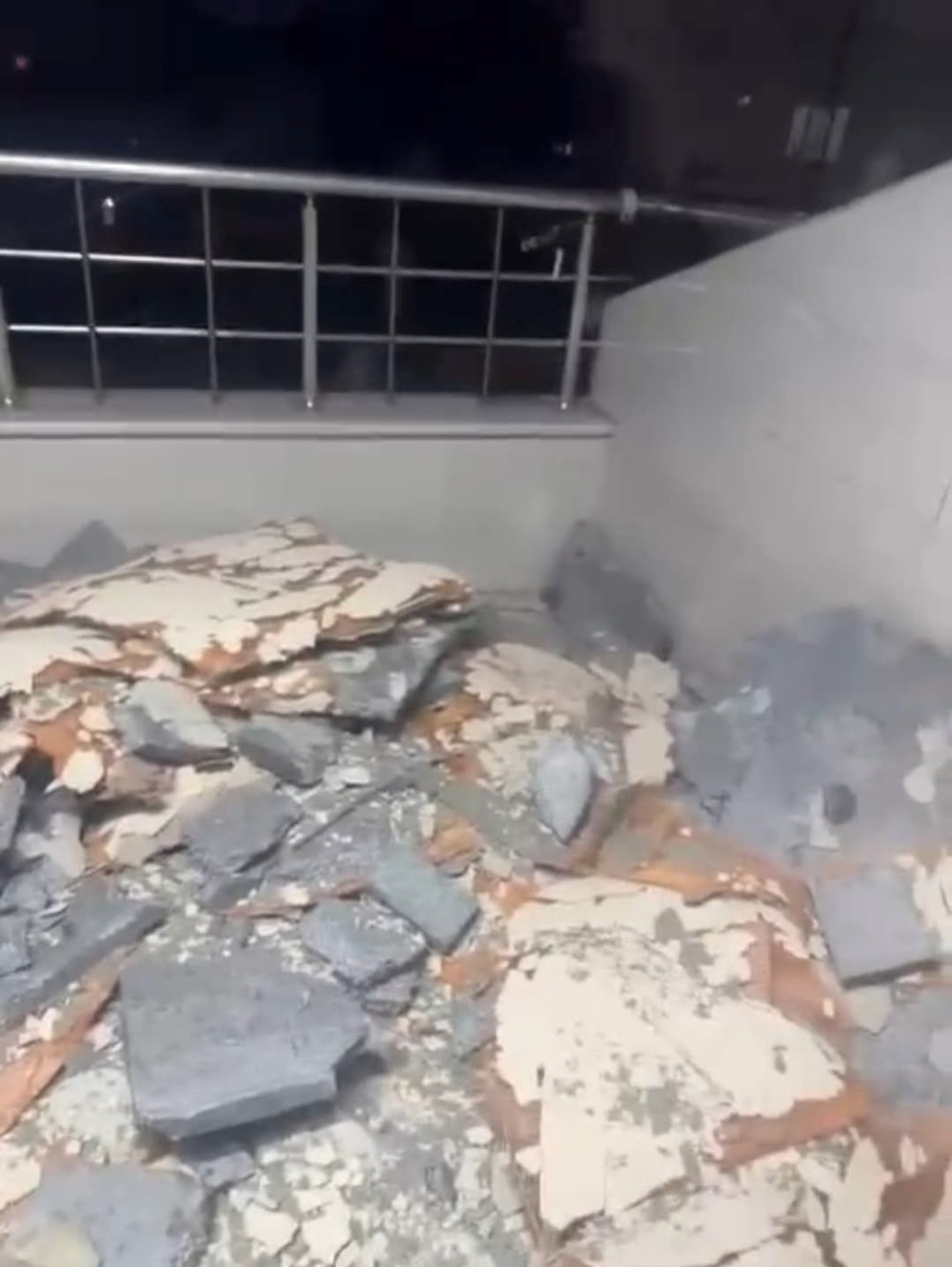 İstanbul'daki fırtınada pilotla kule konuşması: Yakıt kritik olabilir - 5