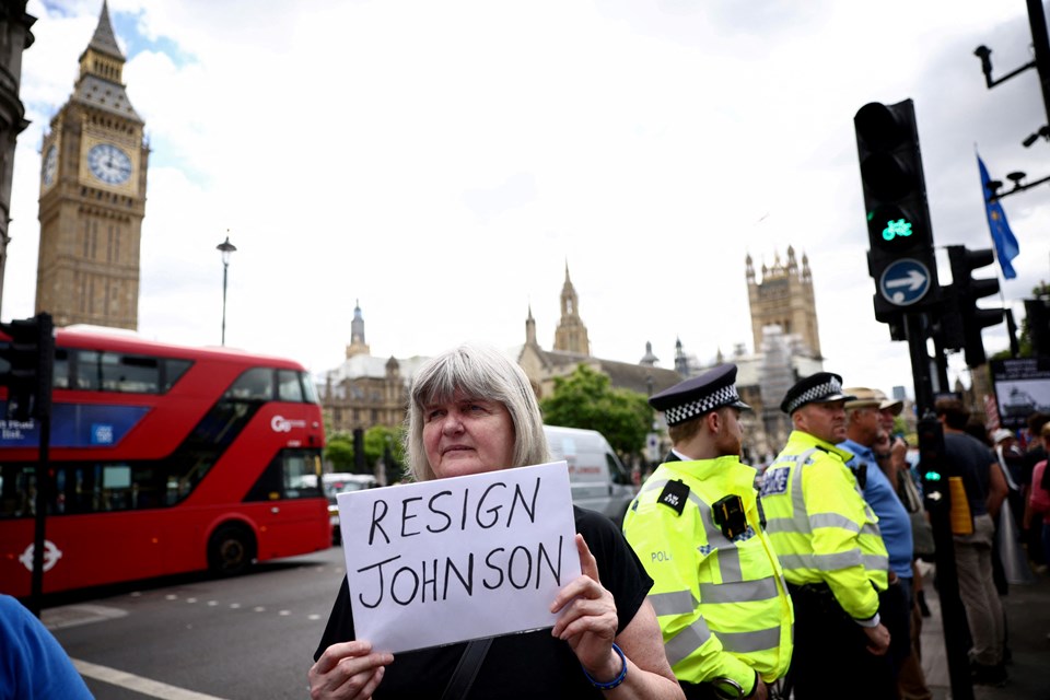 Boris Johnson bir süredir istifa baskısıyla karşı karşıya bulunuyor.