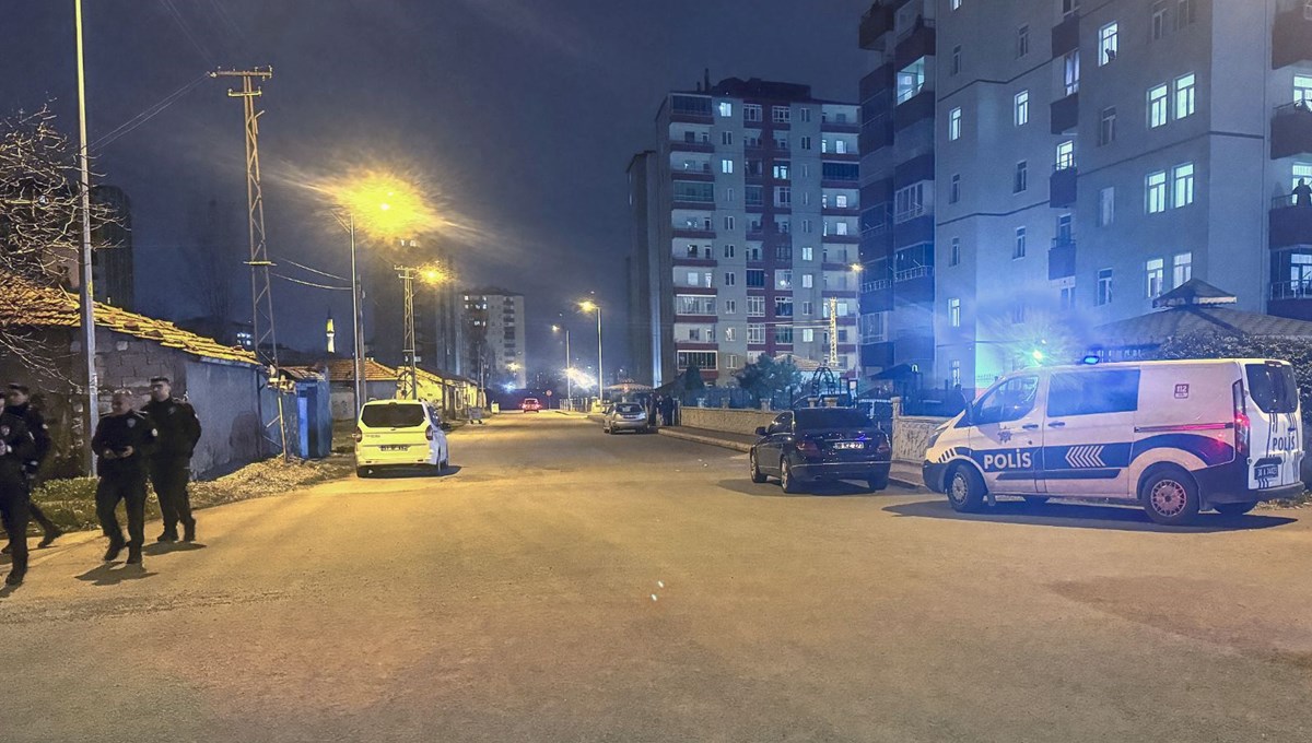 Kayseri'de iki çocuk, oynadıkları kurusıkı tabancanın ateş alması sonucu yaralandı