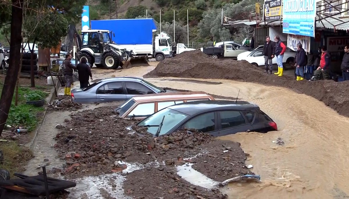 İzmir'i bekleyen çifte tehlike:  İzmir'i bekleyen çifte tehlike: