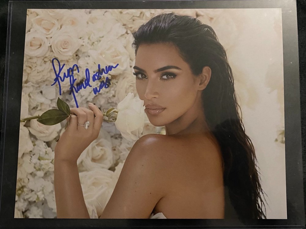 Kim Kardashian’ın imzasındaki ayrıntı - 2