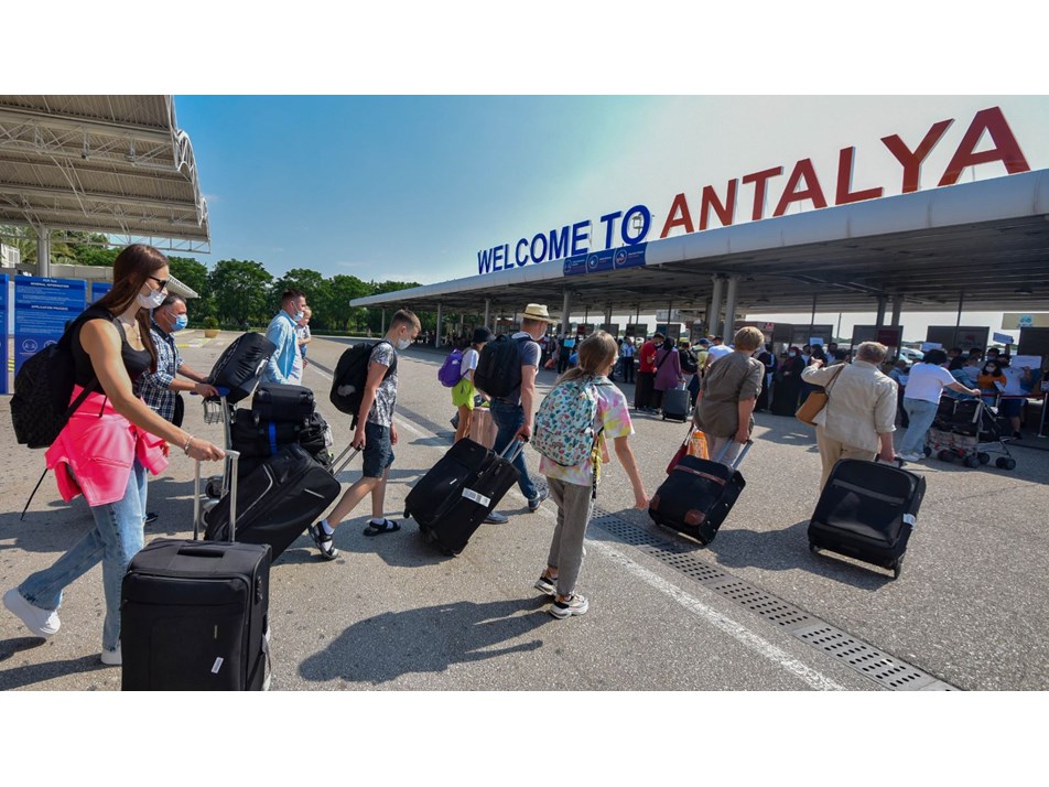 Antalya'ya hava yoluyla gelen turist sayısı 7 milyonu geçti