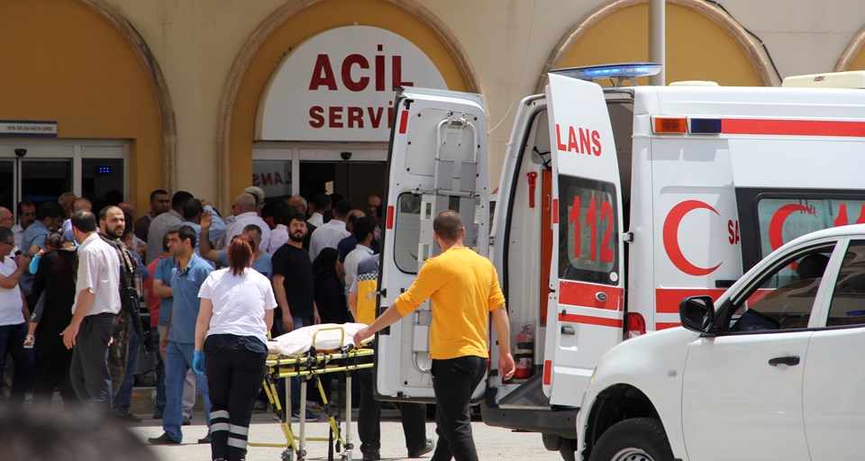 Mardin'de Midyat Emniyet Müdürlüğü'ne bombalı araçla saldırı - 1