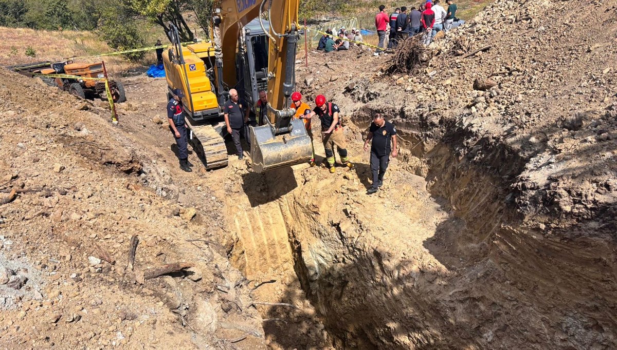 Manisa’da havuz kazısında toprak kaydı