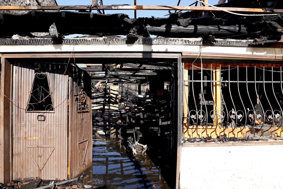 Eskişehir'de 1 dernek ve 4 işyeri yandı - 1