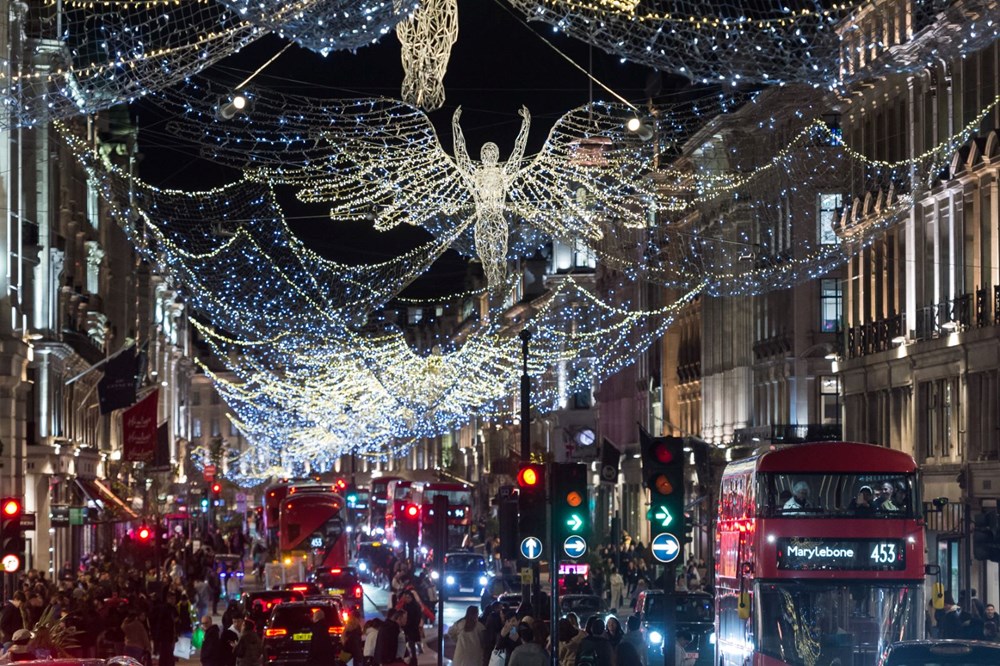 Londra sokakları Noel ve yılbaşı için süslendi - 7