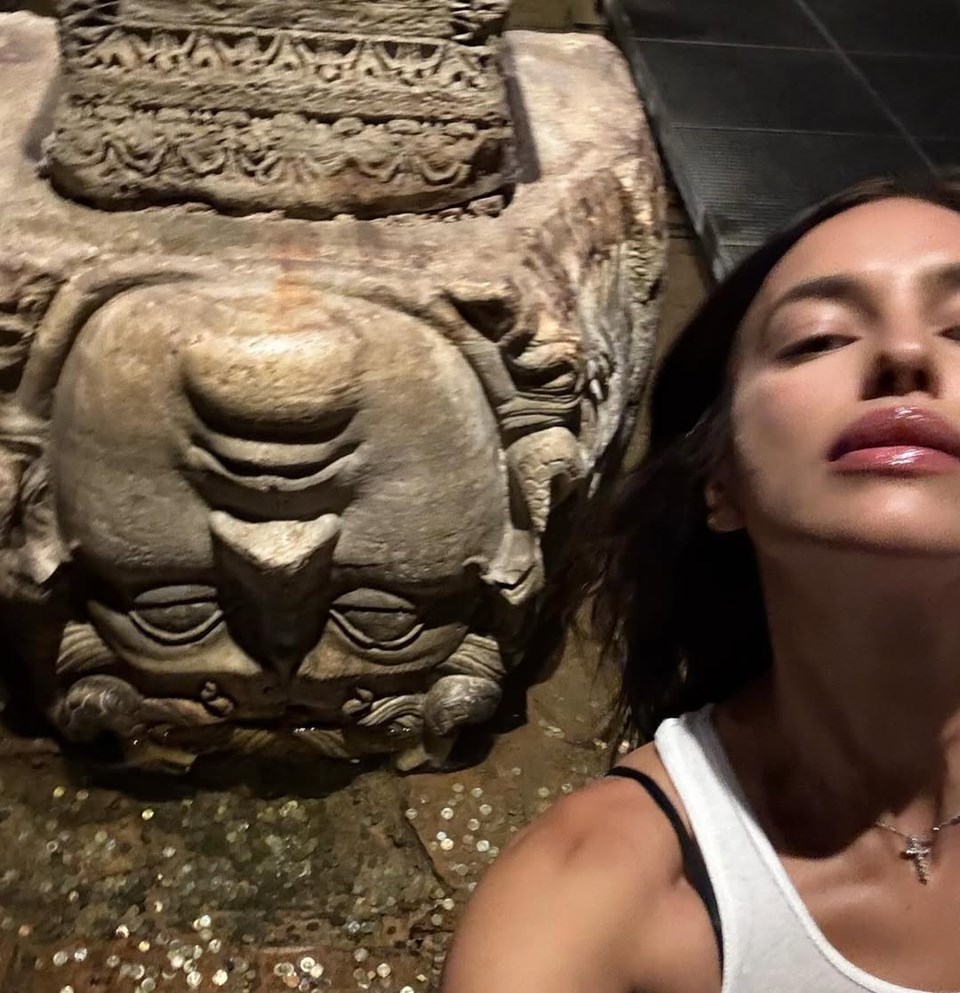 Irina Shayk, İstanbul tatili Medusa heykeli