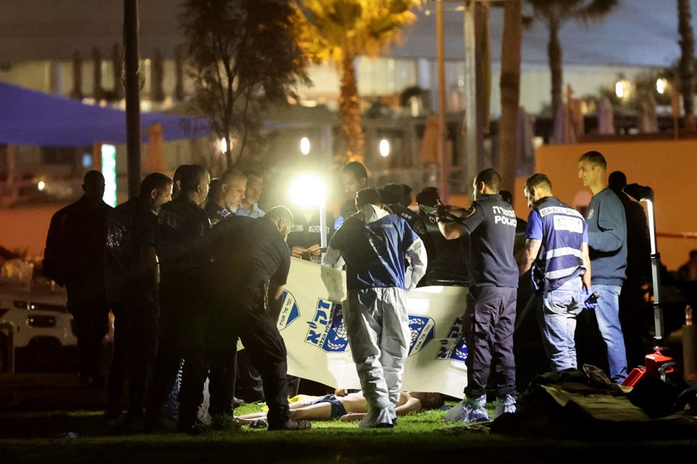 İsrail'de bir araç kalabalığın arasına daldı: 1 turist öldü, 6 kişi yaralandı - 6