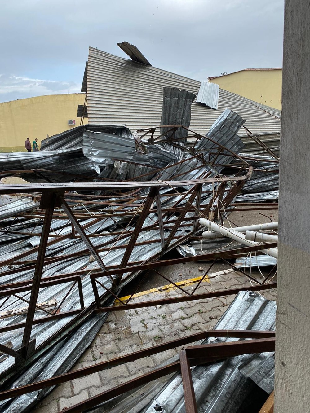 Antalya Kumluca'da kuvvetli rüzgar ve dolu: 1 ölü - 12