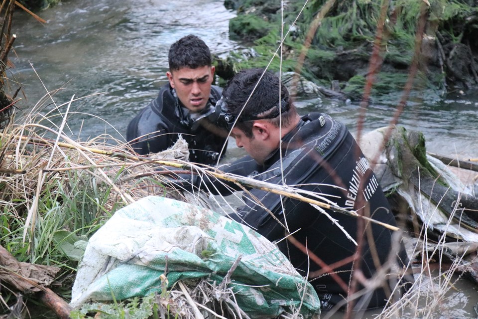 Evinin önünde oynarken kayboldu: 4 yaşındaki Nazlı için ekipler seferber oldu - 2