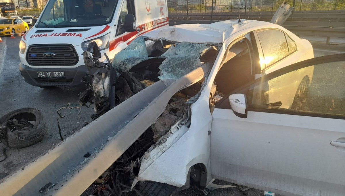 E-5 Karayolu’nda otomobil bariyere ok gibi saplandı: 1 ölü E-5 Karayolu’nda otomobil bariyere ok gibi saplandı: 1 ölü