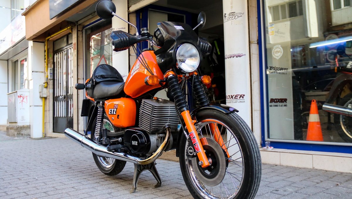 30 yıllık nostaljik motosiklet: Sadece güneşli havalarda biniyor