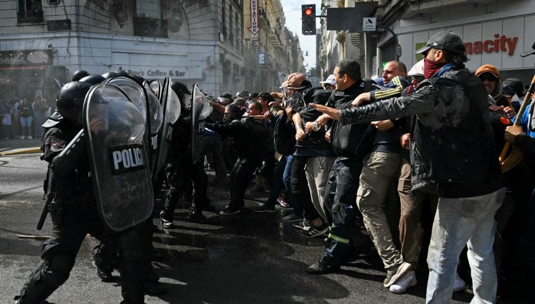 Arjantin'de hükümet karşıtı protestolarda 12 kişi gözaltına alındı