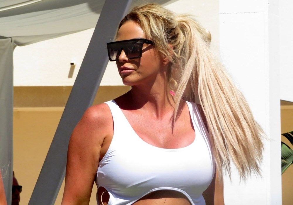 Katie Price: Yedi yaşındayken cinsel istismara uğradım - 1