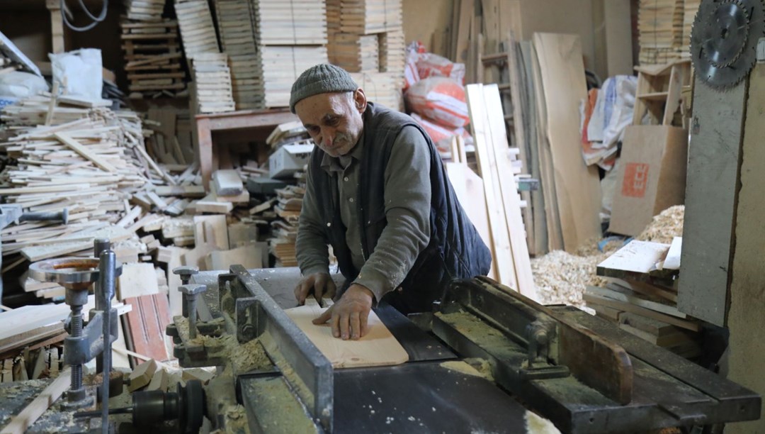 55 yıldır çam kokusundan vazgeçmiyor: 79 yaşında baba mesleğini sürdürüyor