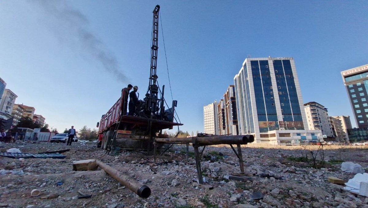 89 kişiye mezar olmuştu: Galeria Sitesi'nde ilk kazma vuruldu 89 kişiye mezar olmuştu: Galeria Sitesi'nde ilk kazma vuruldu
