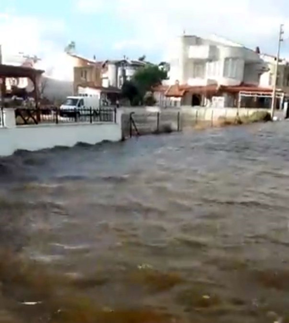 Enez’de deniz taştı: İş yerleri ve yolları su bastı - 1