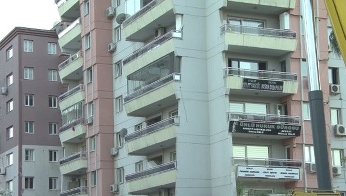 SON DAKİKA HABERİ: Hasarlı binada çökme riski
