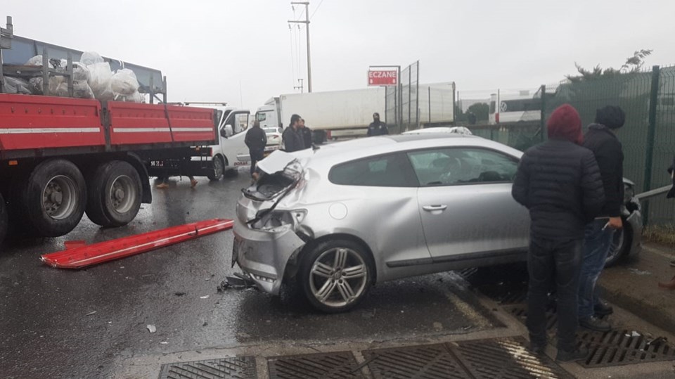 Kocaeli'de TIR, 5 otomobile çarptı: 1 ölü, 5 yaralı - 2