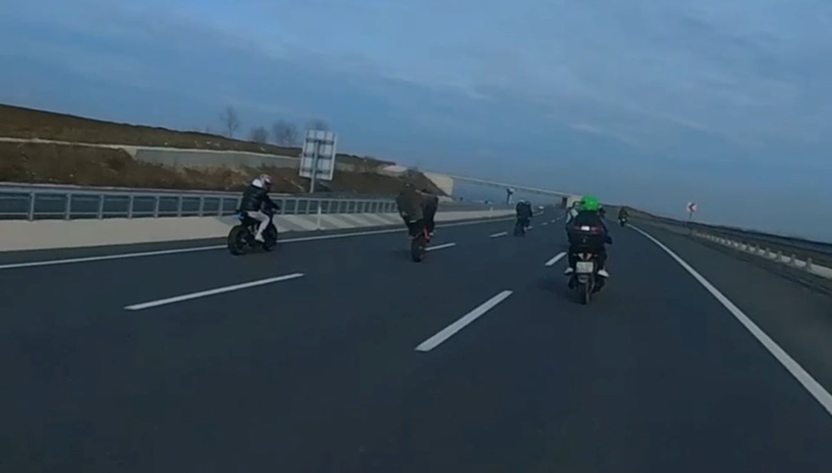 Sultanbeyli ve Çatalca'da motosikletlilerin tehlikeli yolculuğu Sultanbeyli ve Çatalca'da motosikletlilerin tehlikeli yolculuğu