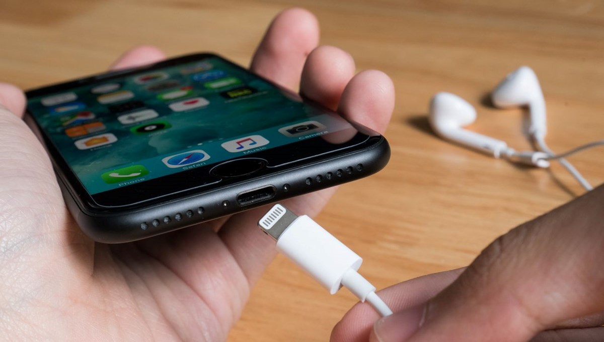 Şarj aleti olmadan iPhone satan Apple'a para cezası